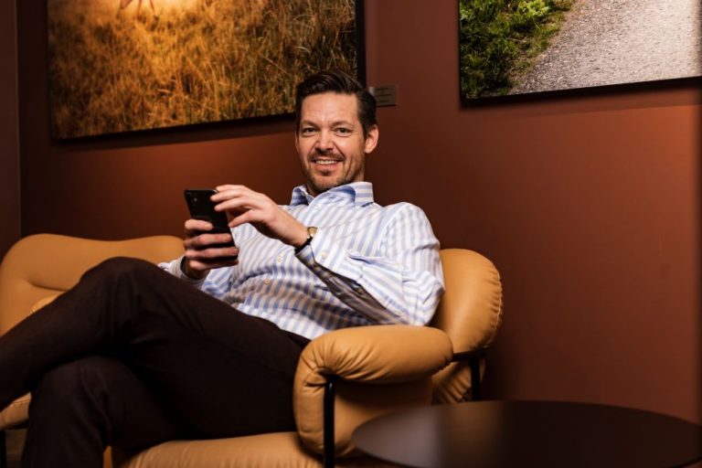 – En gave i aksjefond kan også hjelpe til med å legge grunnlaget for gode økonomiske vaner – alt som kan holde konfirmanten unna Luksusfellen på TV3 må vel være bra? spør Martin Graftås.